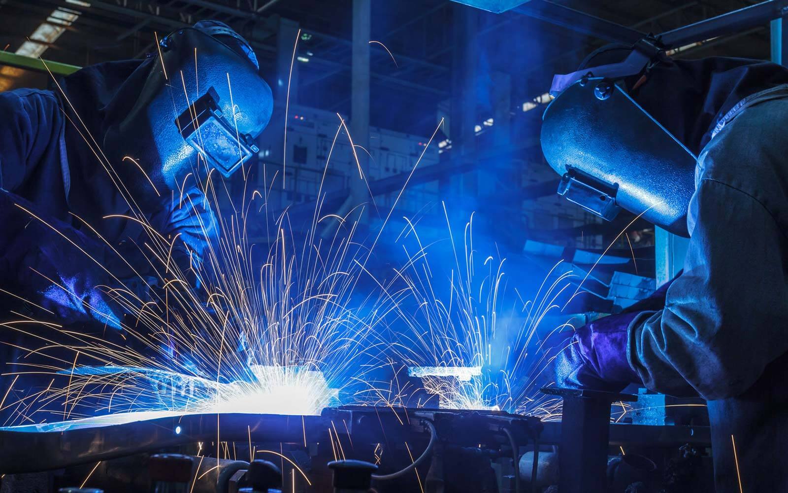 2 Men welding stainless steel at the same time